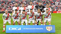 RAYO VALLECANO DE MADRID. Temporada 2021-22. Esteban Saveljich, Santi Comesaña, Alejandro Catena, Stole Dimitrievski, Radamel Falcao. Isi Palazón, Óscar Valentín, Fran García, Álvaro García, Óscar Trejo, Ivan Balliu. RAYO VALLECANO DE MADRID 1 F. C. BARCELONA 0. 27/10/2021. Campeonato de Liga de 1ª División, jornada 11. Madrid, estadio de Vallecas: 9.340 espectadores. GOLES: 1-0: 30’, Radamel Falcao.