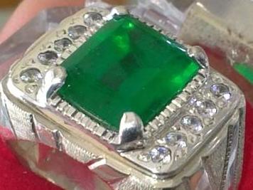 Natural Emerald / Zamrud