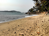 Pantai Merak, tempat bersantai ketika libur