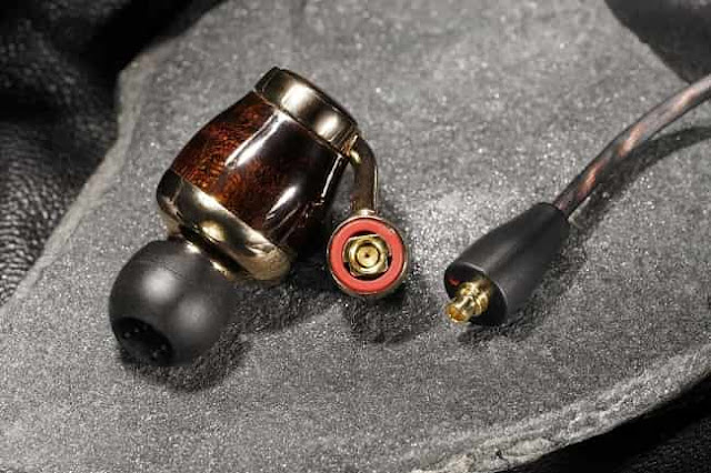 JVC HA-FW10000 in-ear headphones Test