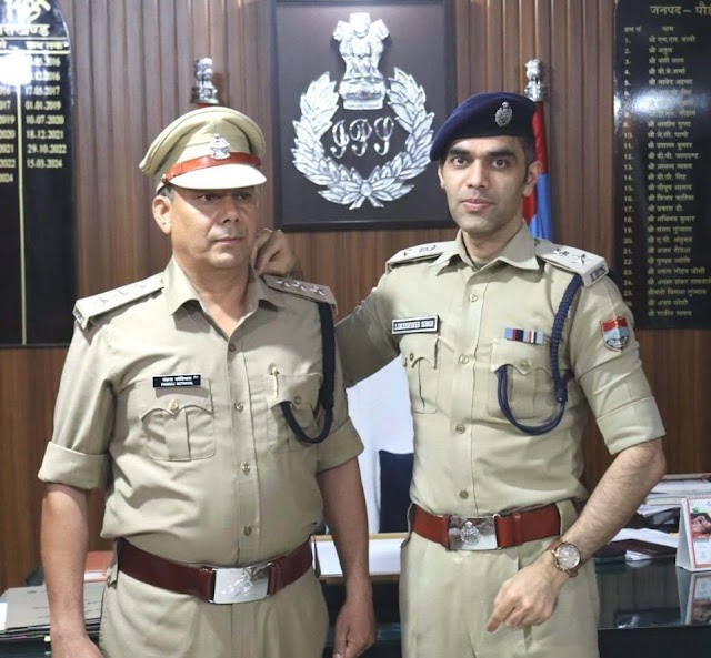 पौड़ी गढ़वाल : पंकज कोठियाल बने DSP, SSP लोकेश्वर सिंह ने बैज पहनाकर किया अलंकृत