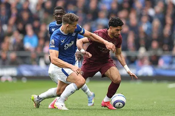 James Tarkowski of Everton challenges Omar Marmoush of Manchester City during the Premier League match at Goodison Park on April 19, 2025, in Liverpool, England. Photo by Jan Kruger/Getty Images