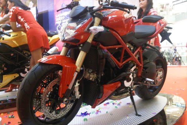 Kredit Dan Harga Ducati Streetfighter 848 [ www.BlogApaAja.com ]