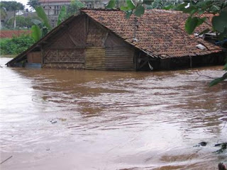 Tips Menghadapai Banjir Musiman