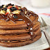  Σοκολατένια pancakes με νιφάδες βρώμης, μπανάνα και μέλι 