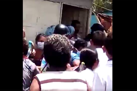 APURE: Trifulca entre personal médico y GNB en  Hospital de  San Fernando este martes. (VIDEO).