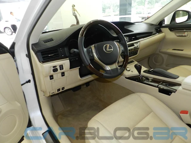 Lexus ES 350 - interior