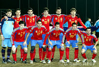 Selección de ESPAÑA - Temporada 2010-11 - Casillas, Xabi Alonso, Albiol, Javi Martínez, Piqué, Fernando Llorente; Iraola, Arbeloa, Villa, Cazorla y Xavi - LITUANIA 1 (Stankevicius), ESPAÑA 3 (Xavi, Kijanskas (p.p.), Mata) - 29/03/2011 - Eurocopa 2012, fase de clasificación - Kaunas, Lituania, estadio Dariaus ir Gireno - Alineación: Casillas, Iraola, Piqué (Sergio Ramos 89'), Albiol, Arbeloa; Javi Martínez, Xabi Alonso, Xavi, Santi Cazorla (Mata, 66'); Villa (Silva, 53') y Fernando Llorente