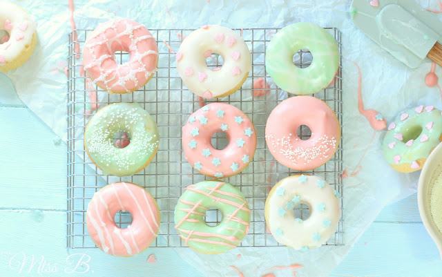 Pastell-Traum: Gebackene Vanille-Donuts