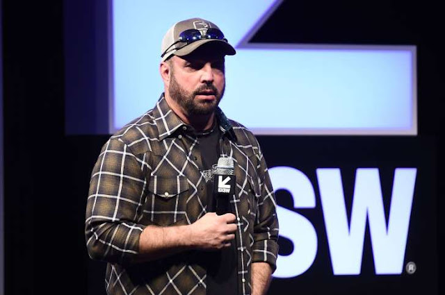 Garth Brooks sets free SXSW show, talks tech