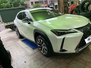 王先生有一台 2022 Lexus NX 200豪華版 ，竟然只有開 355 多公里，我們做這麼久也都沒看過這種事情，真的超新的啦 !!!!    後來問王先生才發現 ，王先生因為之前都是開 BMW  X3，因為家人一直靠夭他開太快 ，所以一時興起想說試試看Nx200  。去 Lexus 原廠試乘後有一點不喜歡 ，但想說可能是還開不習慣加上家人的壓力就還是買了 。結果開了三百多公里後 ，王先生真的覺得日系車加速性不夠力、太軟 ，所以就想賣掉換車 。    一開始王先生諮詢 Lexus 原廠的二手車收購部門 ，問到了價格之後想說外面的二手車商是否能收的更高，所以就在網路找上我們。   我們一開始聽到王先生提供的資料還有點懷疑真實性 ，結果到現場真的是新車一台 。也當然王先生的 Nx200我們到現場連板件都不用看 ，全車就是新車 ，所以就用超出行情的價格跟他收購 。  王先生找我們看車前其實已經去下定 BMW X4 小改 ，我們給他的現金可以快速讓他去付清剩餘的車款 。  這台 Nx200真的漂亮過頭了 ，一時之間還不知道怎麼賣 ，大家可以趕快來搶喔 !!!!都還在原廠保固期，直接二手價買新車超划算的啦 。謝謝王先生力挺欸 ，真的超讚的 !! 每天保持正能量 ，漂亮車就是一直出現 !!開心 !!!!!!!