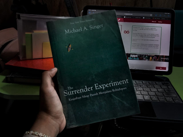 Buku The Surrender Experiment, Keajaiban Sikap Pasrah Menjalani Kehidupan
