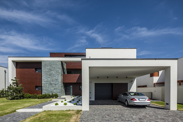 Front facade and car in front of Lake Side Duplex House