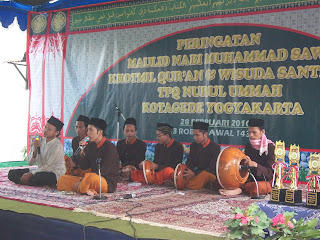 KHATAMAN DAN WISUDA SANTRI TAMAN PENDIDIKAN AL-QUR'AN NURUL UMMAH KOTAGEDE YOGYAARTA 2010