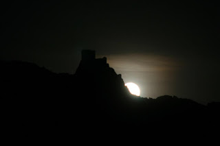 Pleine lune sur le château de Quéribus pour Pâques