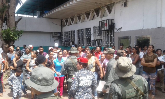 Mueren al menos 36 personas en operativo por control de prisión de
Venezuela