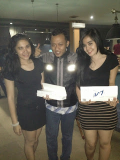 Foto Bareng SPG dari Sponsor Produk Tertentu