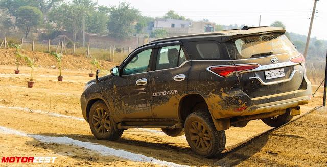 Toyota Fortuner 2016 Off-road