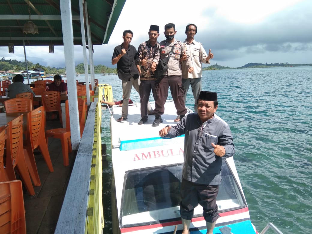 Peusijuk sekaligus pelepasan Ambulance Terapung Speed Boat milik Desa Suka Maju, Jum'at (23/9/2022).