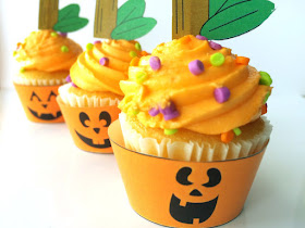 Turn plain cupcakes into a smiling treat with these cute Halloween pumpkin cupcake wrappers and toppers.  You can print and wrap these around your Halloween cupcakes for a quick and easy treat today.