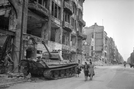 برلين في أطلال في عام 1945 (8 صور)
