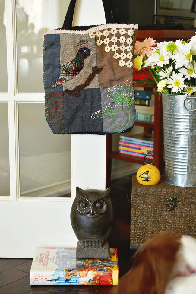 Make your own cute tote bag using pieces from vintage quilts! #crafts #diy