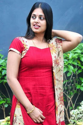 hot mallu star sindhu menon cute looking stills