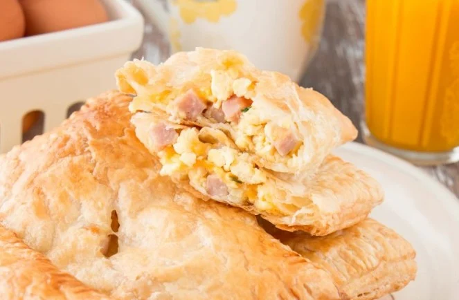 BREAKFAST HAND PIES WITH EGG, HAM AND CHEESE