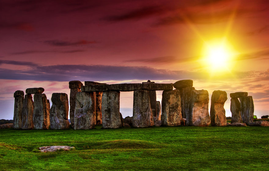 Travel Expectations Vs Reality (20+ Pics) - Watching The Stonehenge During Sunset, United Kingdom