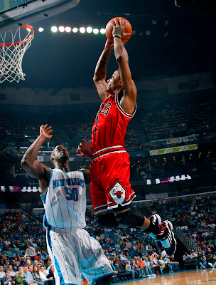 derrick rose dunks on dragic. derrick rose dunks on dragic.