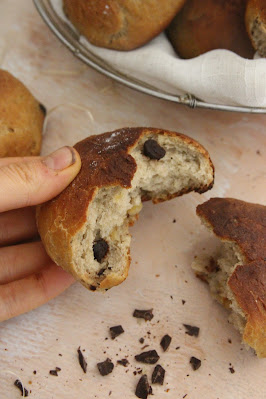 Petits pains briochés vegan aux pépites de chocolat