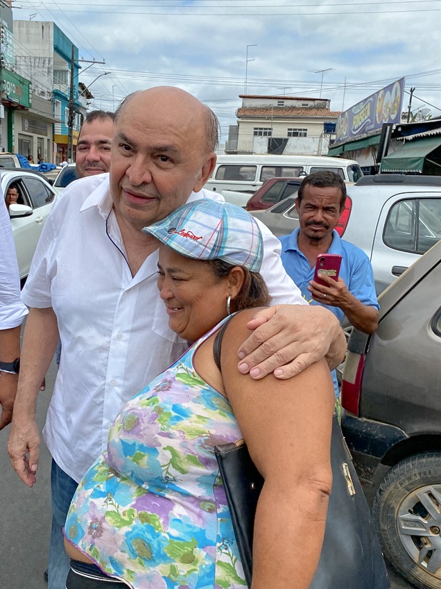 De volta ao cenário político, Humberto Leite circula ruas de SAJ como pré-candidato a prefeito
