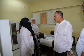 محافظ أسيوط: يفاجئ العاملين بالمركز الصحي الحضري ومركز علاج الفيروسات الكبدية بحى شرق