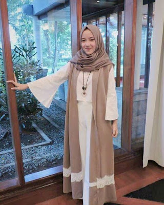 Mengenal Nissa  Sabyan  Biodata Model  Baju  Hijab dan Make 