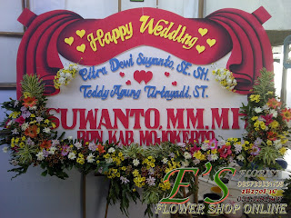 bunga papan happy wedding slempang tirai