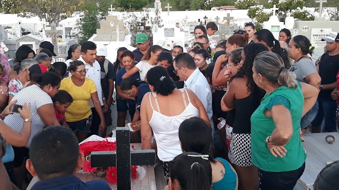 Comoção e tristeza no sepultamento de Witamara Cunha realizado na tarde dessa quinta, 17