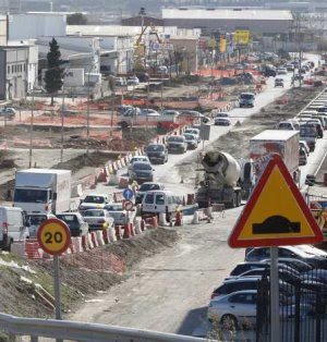 La carretera Azucarera-Intelhorce es una de las actuaciones que seguirá en obras