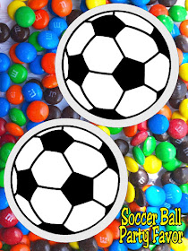 Make some easy soccer party favors with these fun soccer ball printables perfect for your party favor bags or dessert tables. #soccer #soccerparty #partytag #printableparty #diypartymomblog