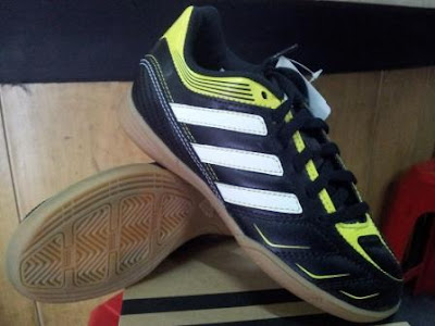 Sepatu Futsal  Anak  Adidas Ezeiro III Hitam Kuning Sepatu 