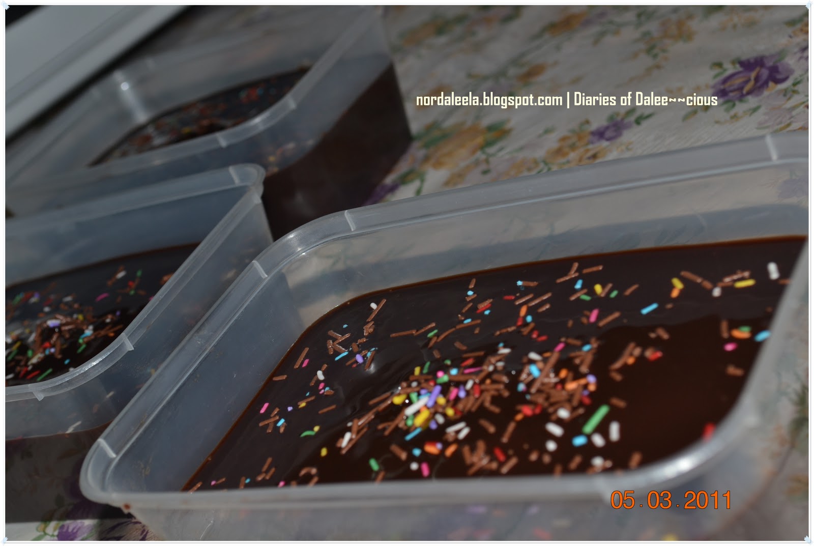 ~ Diaries of Dalee~~cious ~: Resepi : Moist Chocolate Cake 