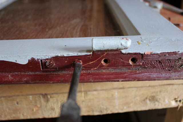 Recuperating old windows to make a greenhouse