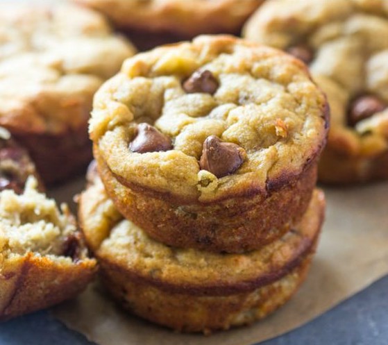 THE BEST PALEO BANANA BREAD MUFFINS (GLUTEN-FREE, LOW-CARB) #Paleo #Muffins