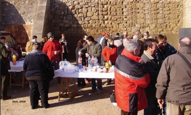 Una mañana de invierno, a pleno sol, el viento en calma y en un patio orientado al Sur forman una combinación ideal para desayunar y conversar con los amigos de siempre y hacer nuevos conocimientos