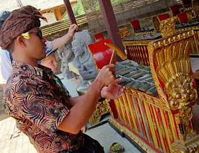 Man playing a Metallophone