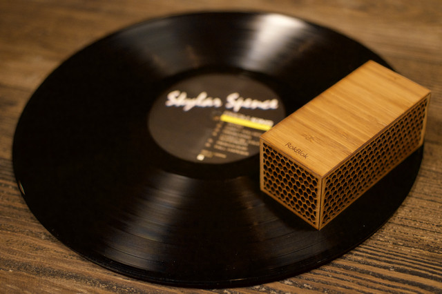 The World's Smallest Vinyl Record Player! Built-in Bluetooth Connectivity (RymatiCAST.com / Rymatica)