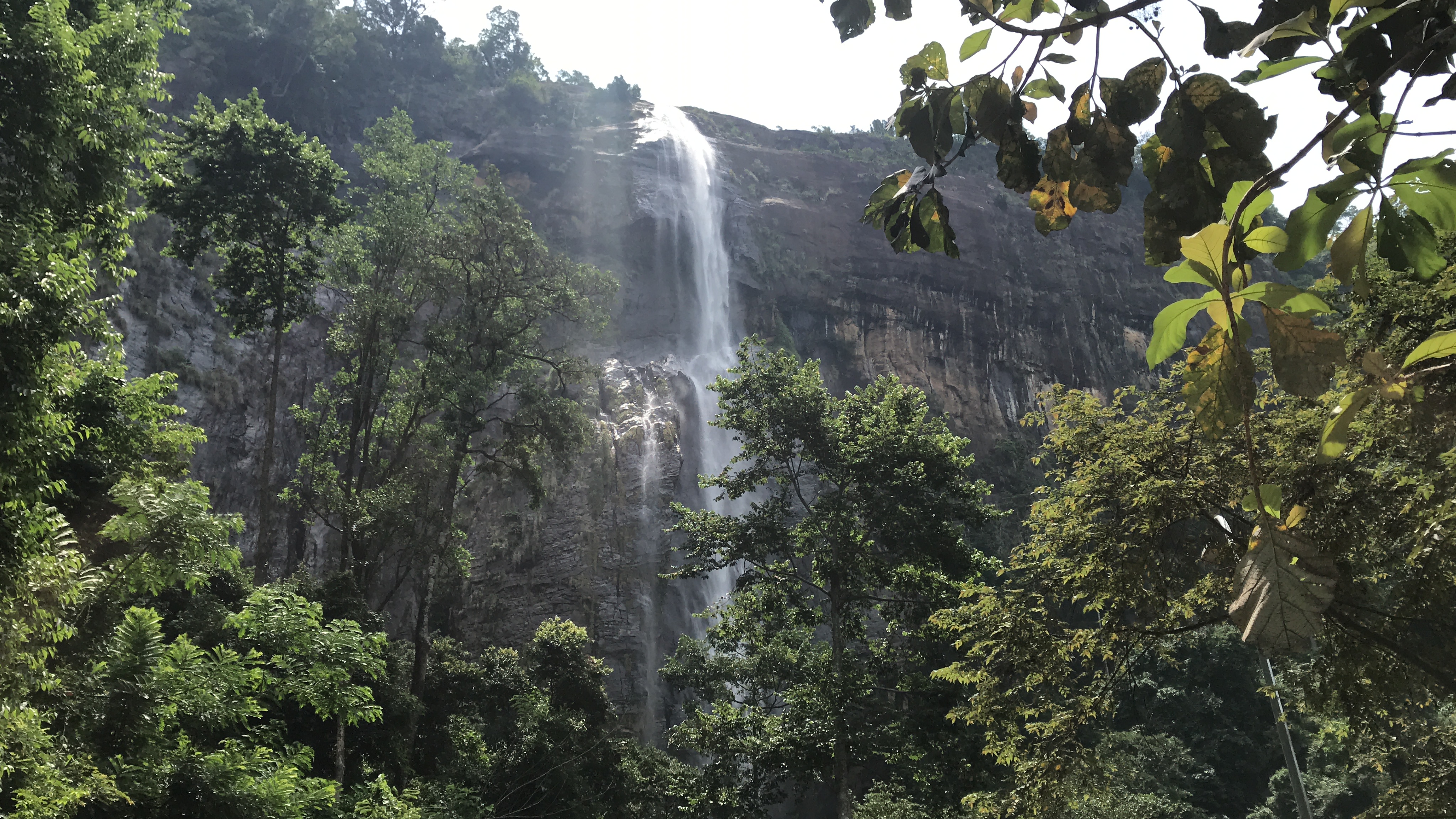 Travel Vlog - LOWER DIYALUMA FALLS - A Visit To The SriLanka's 2nd Highest Waterfalls