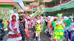 Unik ! SDN 15 Padang Panjang Timur Pawai Meriahkan HUT RI Ke-78 Gunakan Pakaian dan Barang Bekas