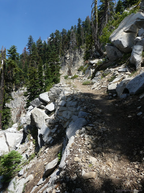 088: trail with steep rocks and dirt above and below