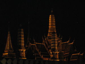 grand palace bangkok at night