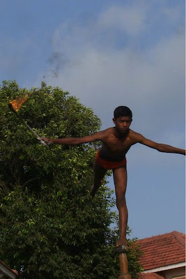 Mallakhamb - Extreme Indian Pole Dancing Seen On www.coolpicturegallery.net